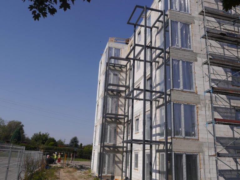 Konstrukcja nośna balkonów wykonana przez producenta konstrukcji stalowych Spot-On Welding